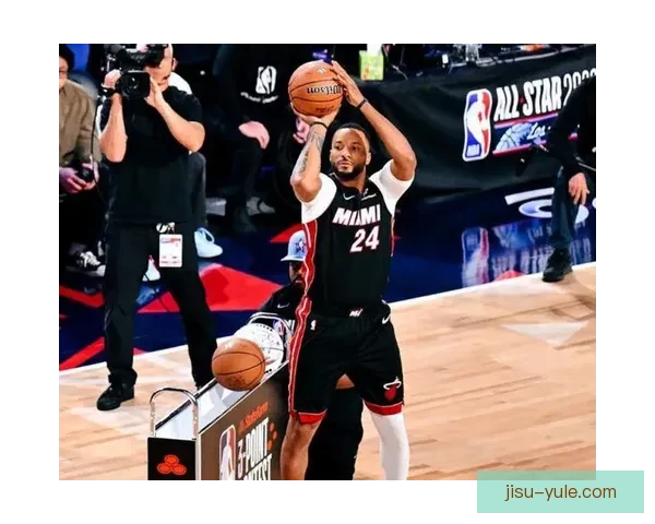 利拉德三冠追平两传奇并列第一